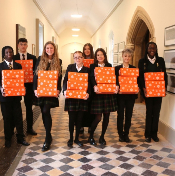 News » 102 Shoeboxes Donated To Teams4U Appeal